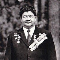 Суюмбаев, Ахматбек Суттубаевич